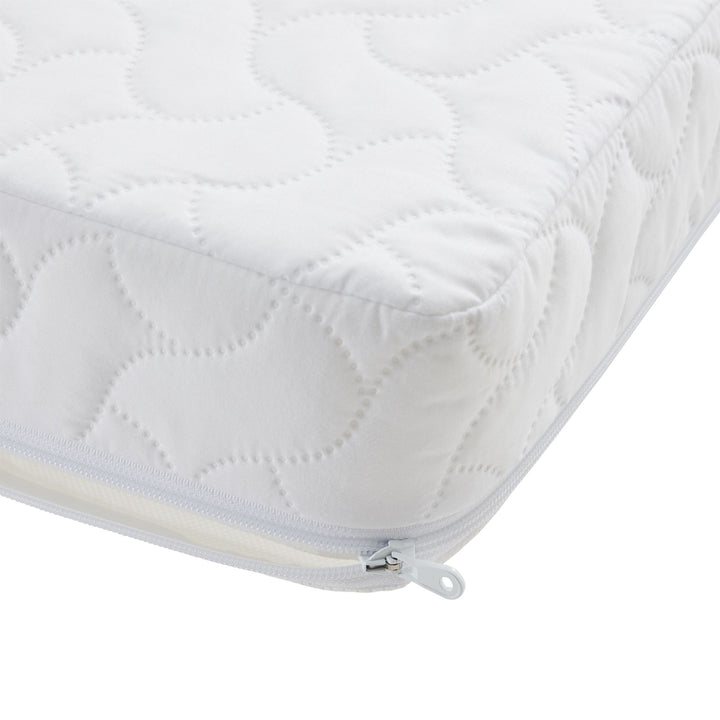 Hera Junior Bed Extension Mattress corner detail with a zipper